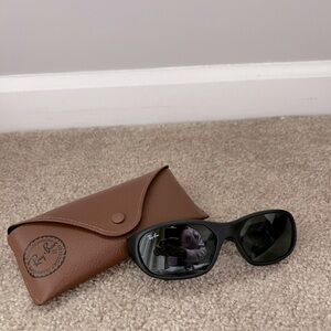 *AUTHENTIC* Ray Ban glasses, black color, like new.
